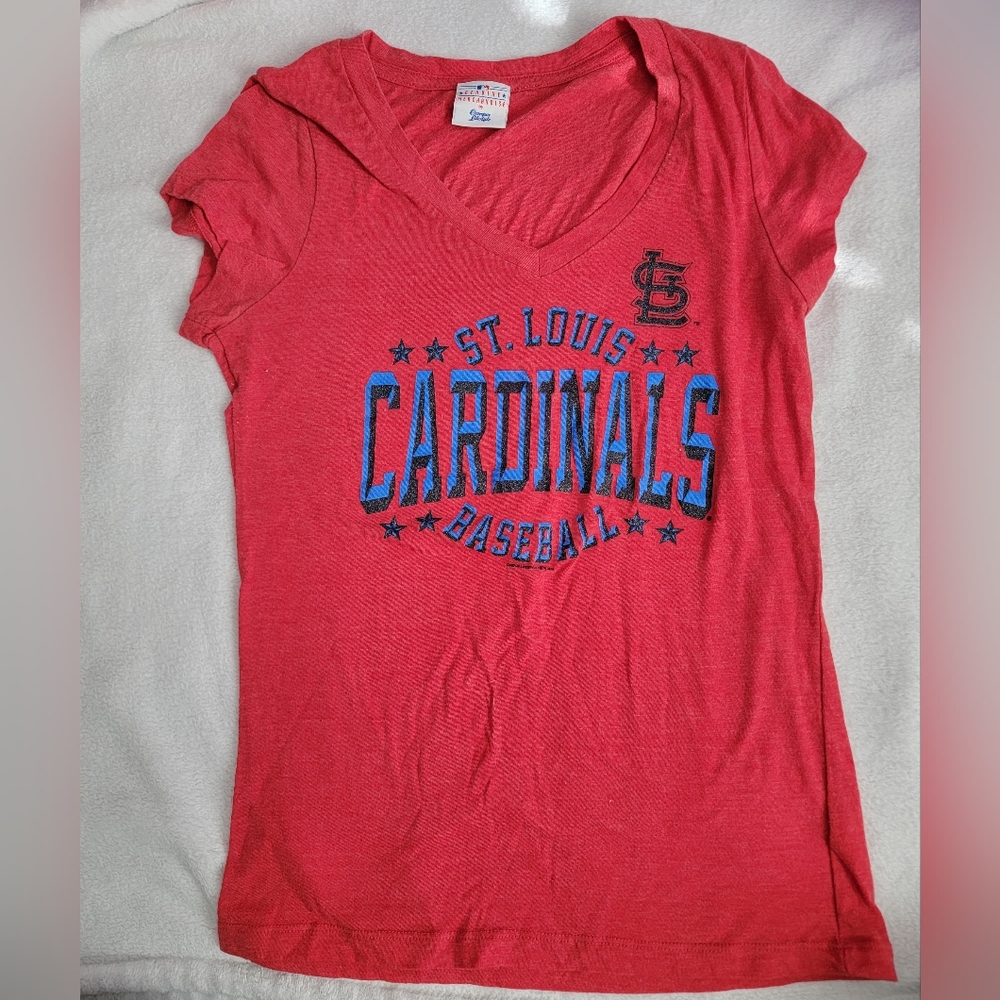 Cardinals Medium V-Neck T-Shirt